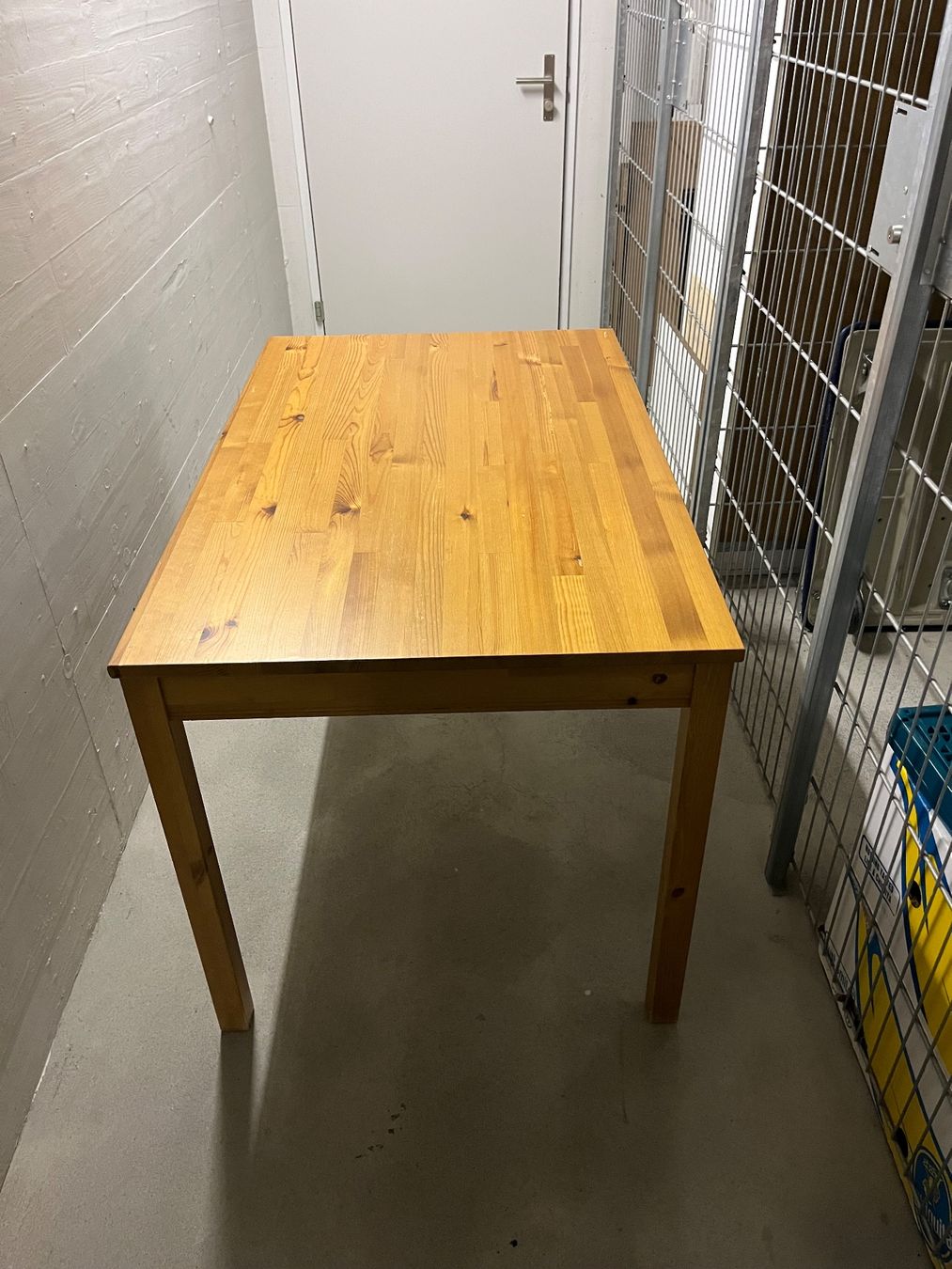 Tables: Holztisch – D'occasion à Uster par fer_w7vz