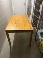 Holztisch