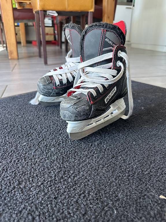 Pattini da ghiaccio: Schlittschuhe Grösse 32 – Usato da Kestenholz venduto da Savier86