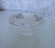 Alte Etagere aus Porzellan