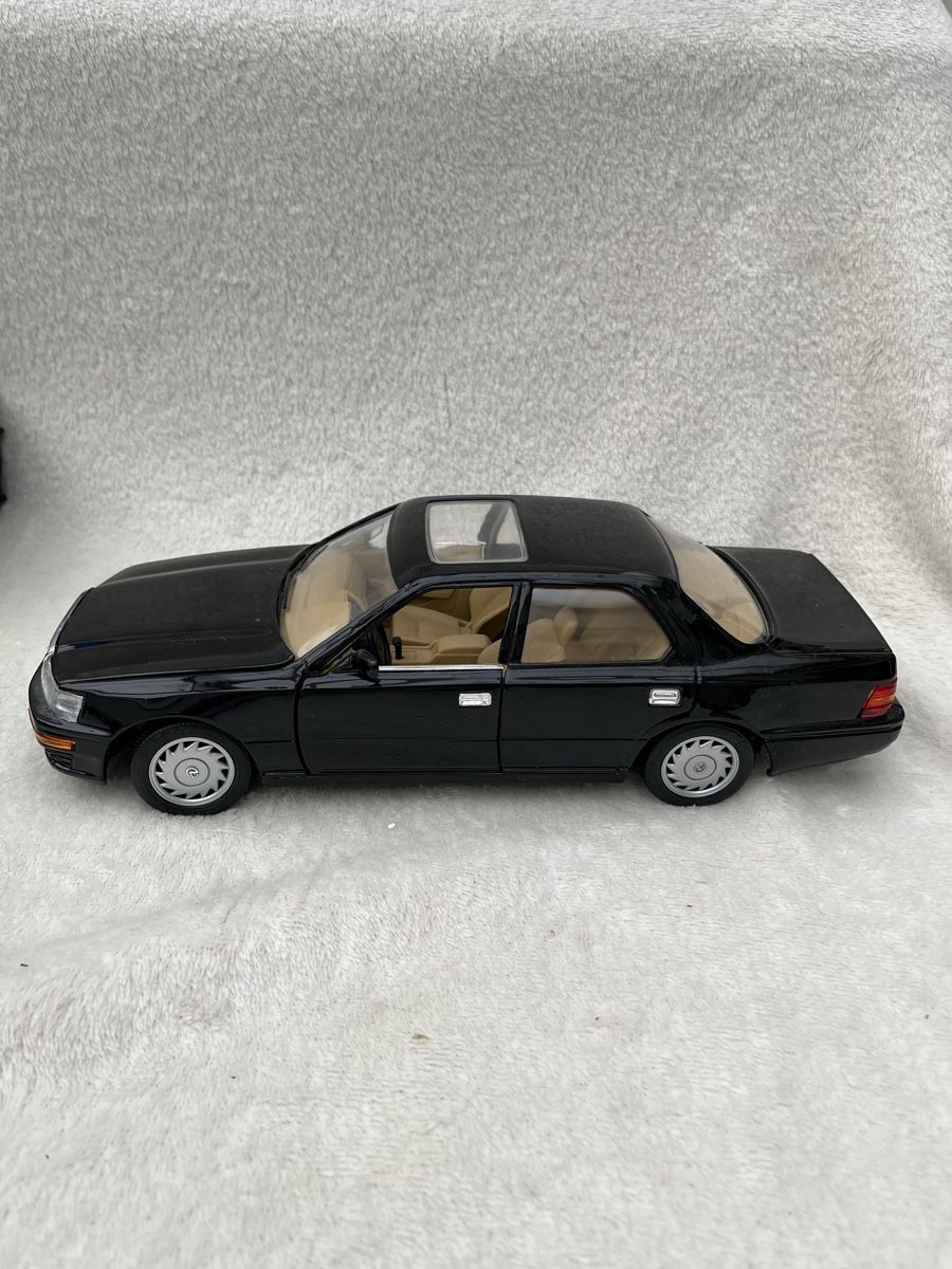 Lexus Modellini d'auto: Lexus LS 400 – Nuovo e nell'imballaggio originale da Oberweningen venduto da mer_2yn9 2