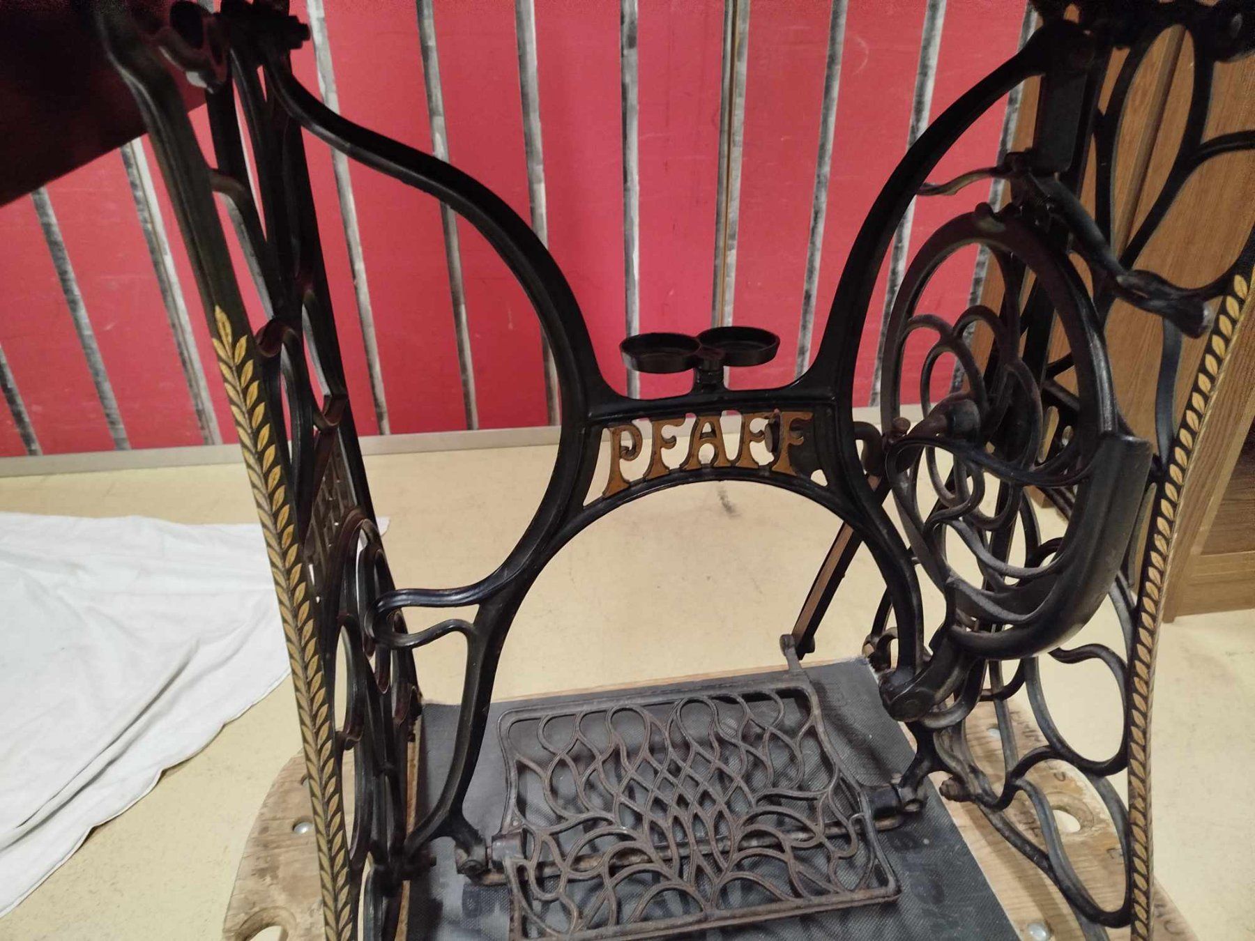 Nähmaschinen: Machine à coudre (nr 6 ) – Gebraucht aus La Chaux-de-Fonds von Emmaus2300CDF 5