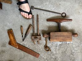 Diverse Werkzeuge aus alter Schreinerei