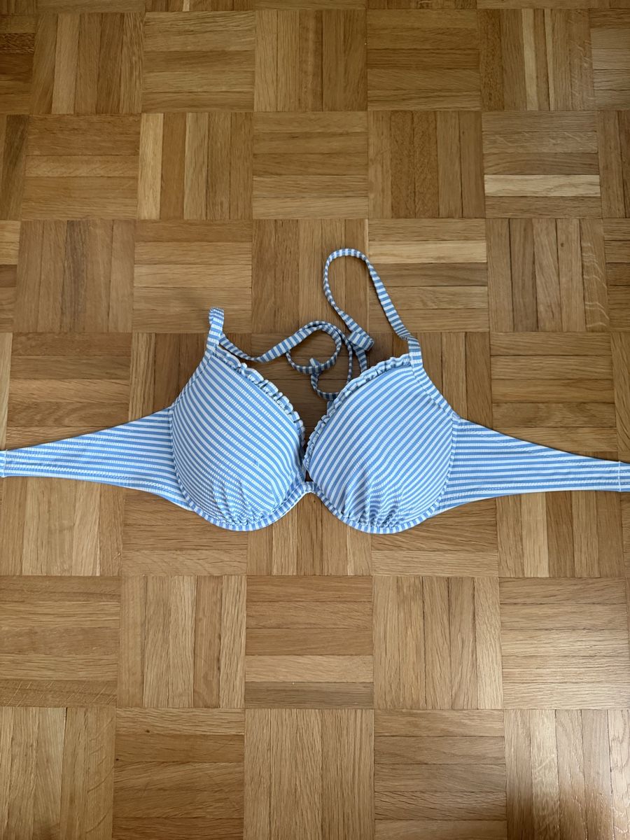 H&M Badekleider & Bikinis: H&M Bikinioberteil blau-weiss – Gebraucht aus Binningen von zoemaya 1