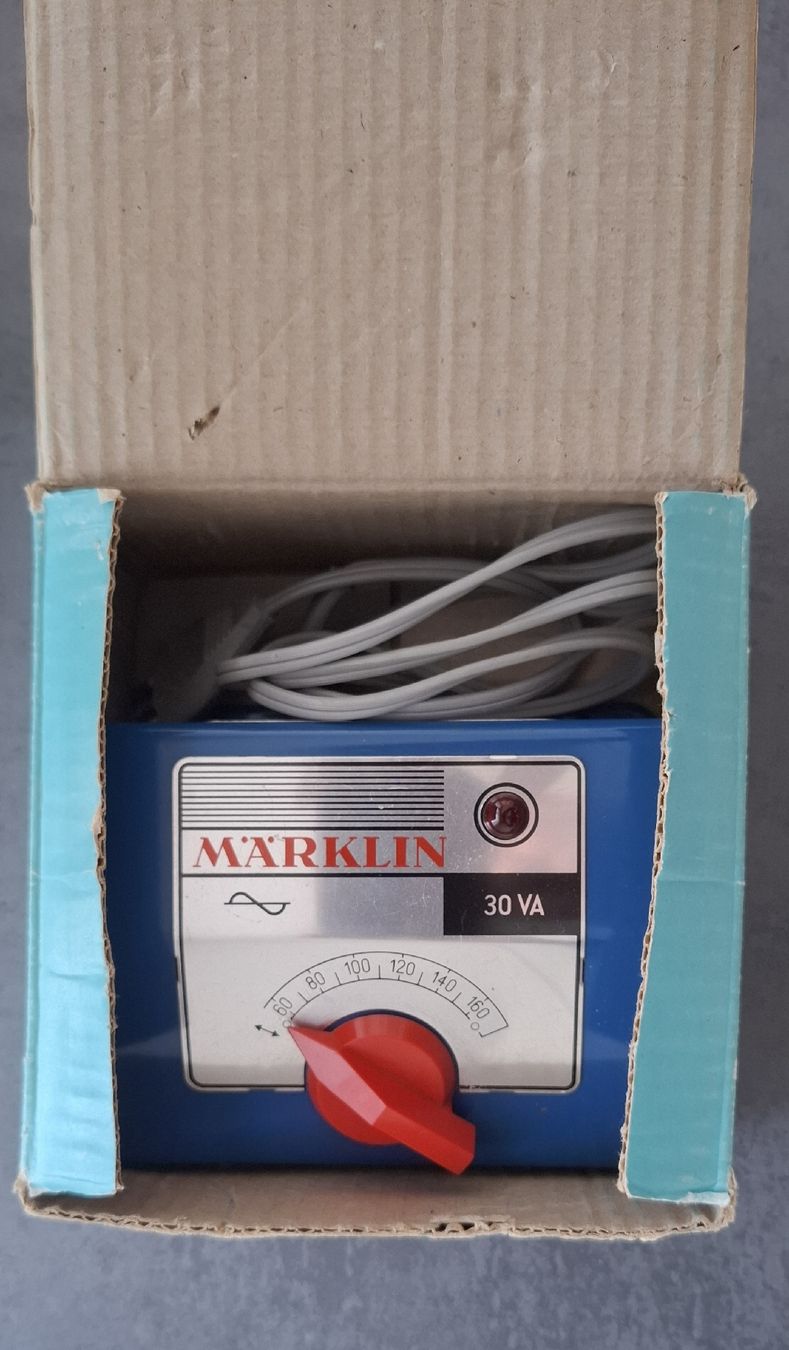 Märklin Modellini di ferrovie: Märklin Transformator 30 VA mit Originalverpackung – Usato da Hüttikon venduto da eca_5zw9 1