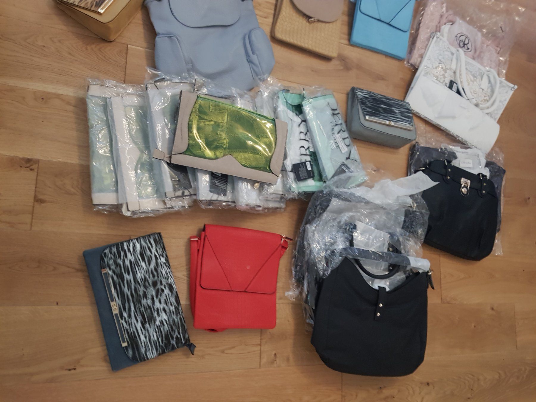 Borse da donna: Restposten 26 schöne Taschen! – Nuovo e nell'imballaggio originale da Lupfig venduto da Angel17 1