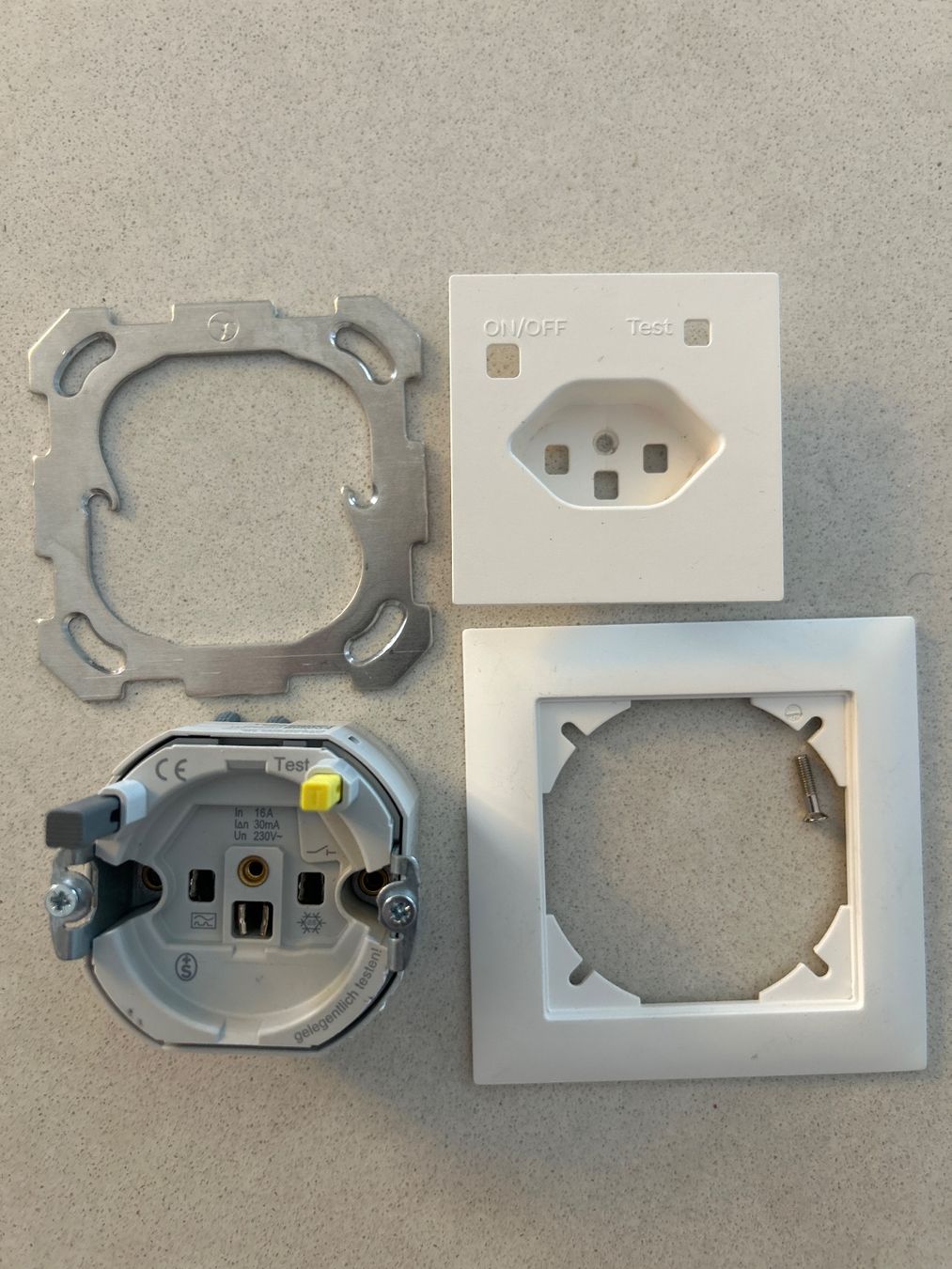 ABB Stecker: Feller UP T13 mit FI Schutz – Gebraucht aus zürich von pauloreal 1