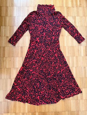 MANGO Damenkleid rot schwarz Tierprint Stehkragen Gr. S
