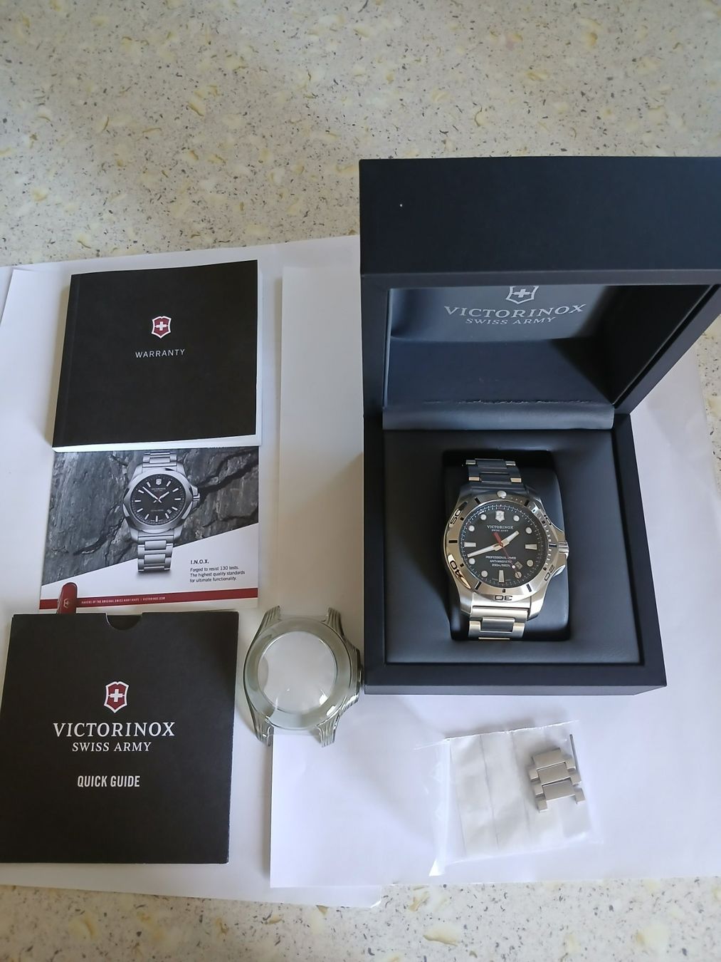 Victorinox Montres: Viktorinox – D'occasion à Rüegsbach par Rover110