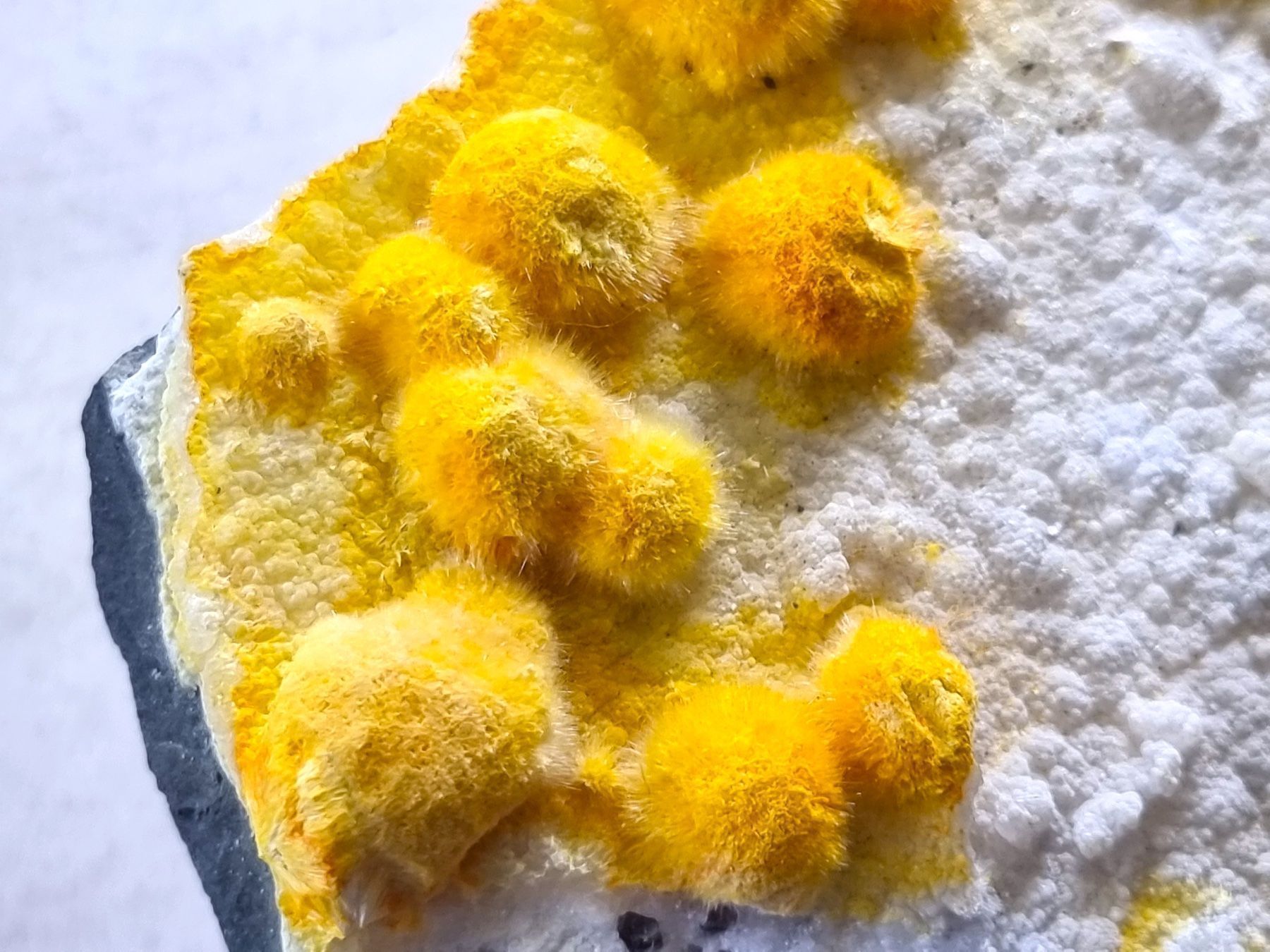 Mineralien & Heilsteine: SPHERE CRYSTALS YELLOW OKENITE SPECIMEN 9.4 Kg – Gebraucht aus Figino von panshop 3