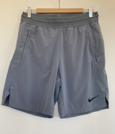 Shorts Nike Dri-Fit gris taille M 