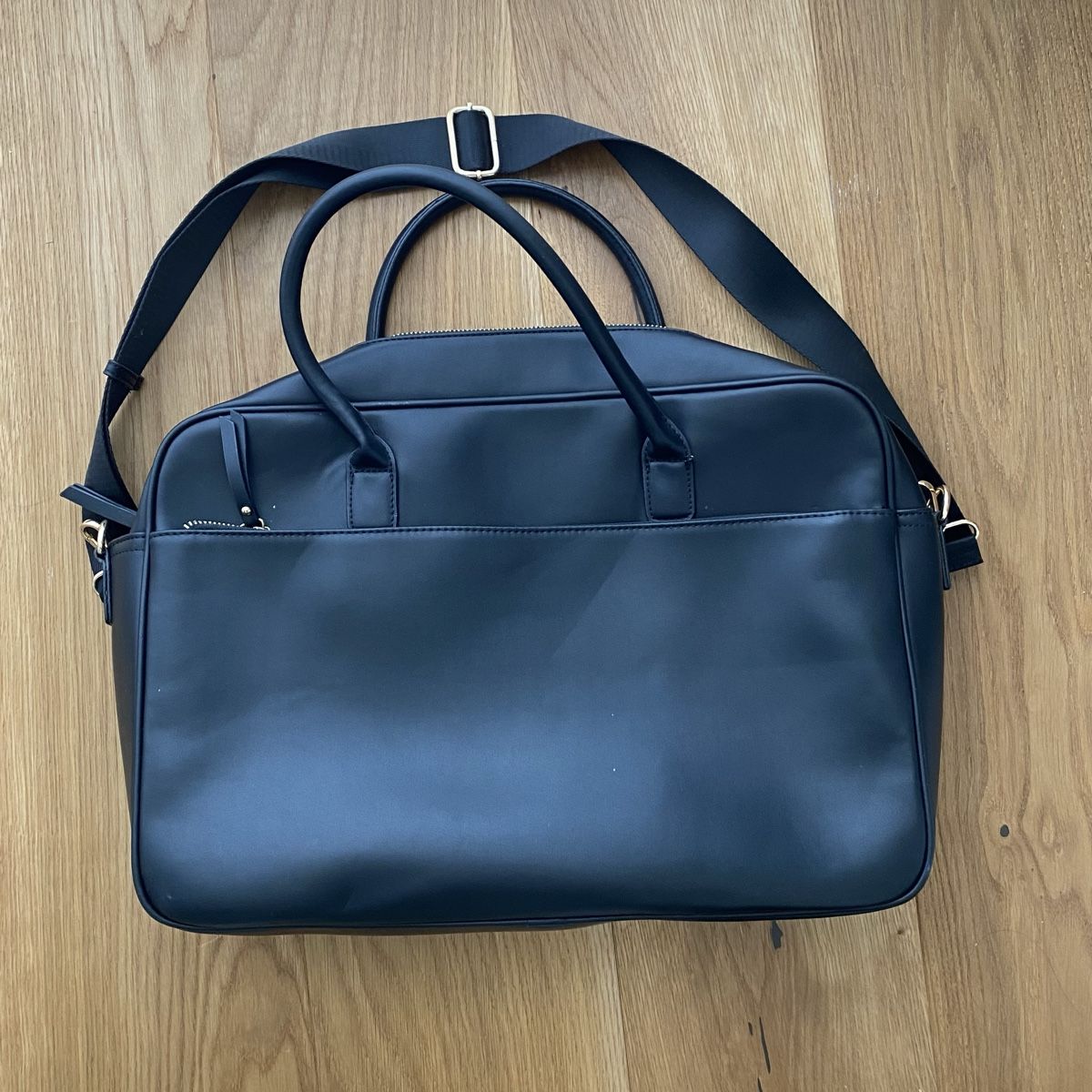 Borse da donna: Schicke schwarze Handtasche / Umhängetasche – Usato da Hinwil venduto da crn139