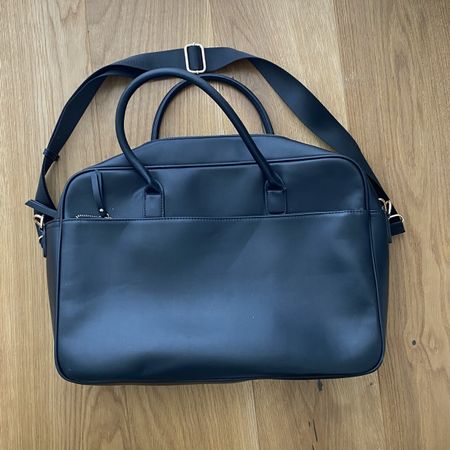 Schicke schwarze Handtasche / Umhängetasche