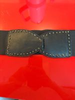 Ceinture élastique noire avec détails cloutés