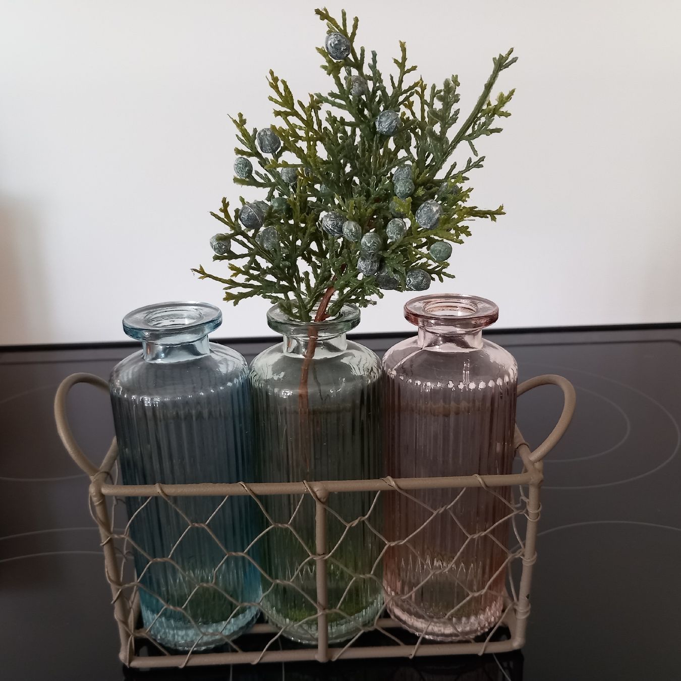 Vasi & Recipienti: Drei Farbige Fläschli Väseli, Glas, Körbli – Nuovo (secondo la descrizione) da Aegerten venduto da gismolini 5