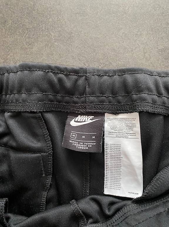 Pantalons: Nike Trainingshose Grösse M – D'occasion à Nottwil par mit_7x97 3