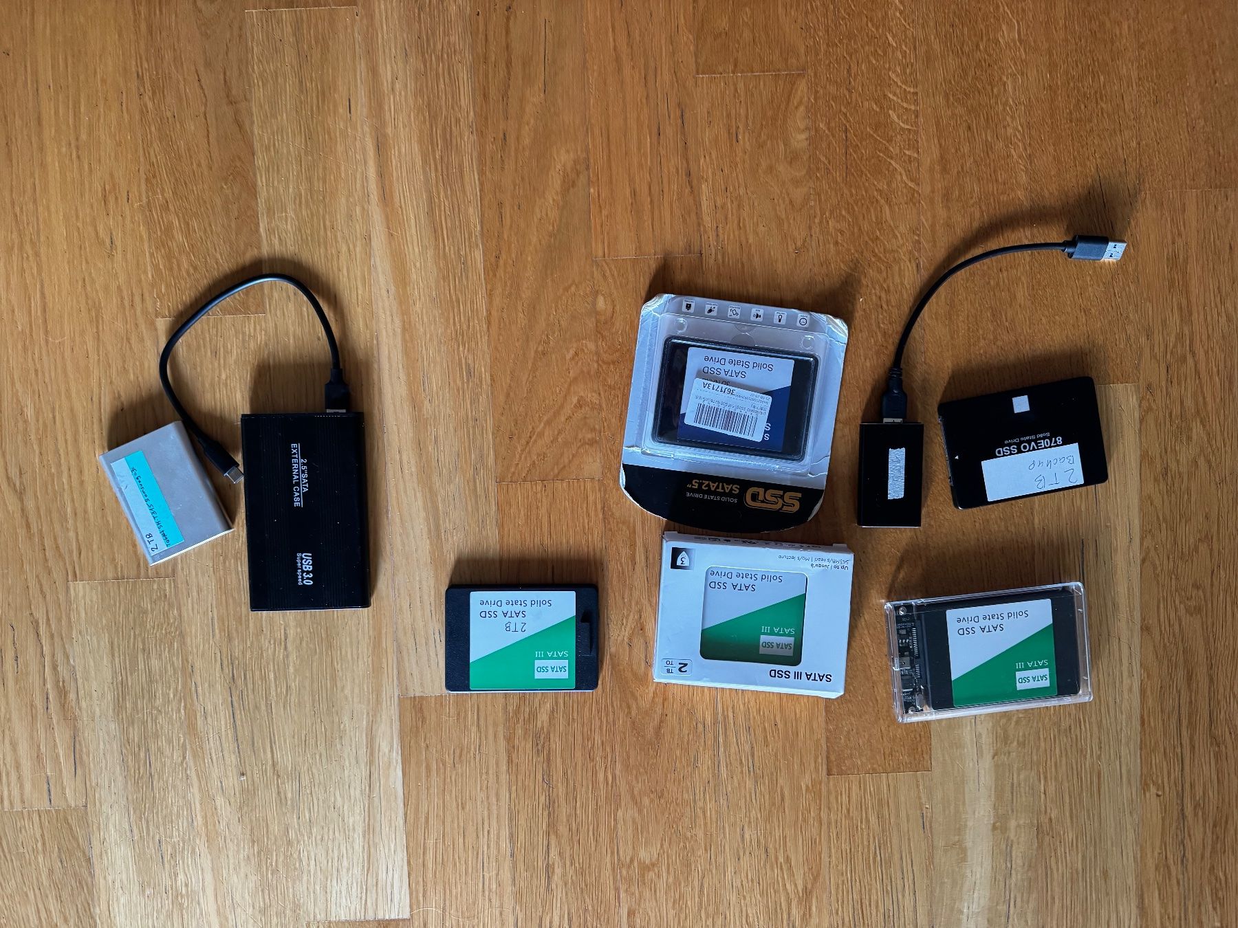 Harddisks: SSDs und externe Gehäuse – Gebraucht aus Sennwald von hosszidavid