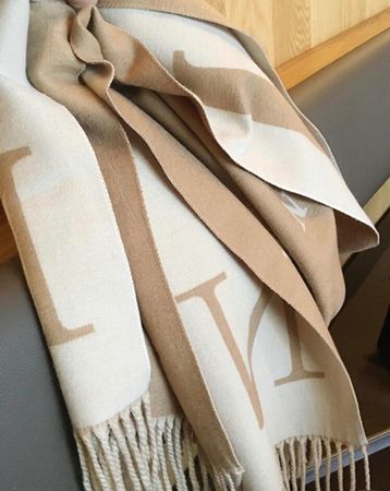 Stylischer Schal mit Muster - beige
