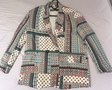 Giacca Zara fantasia, taglia M, perfetta per la primavera