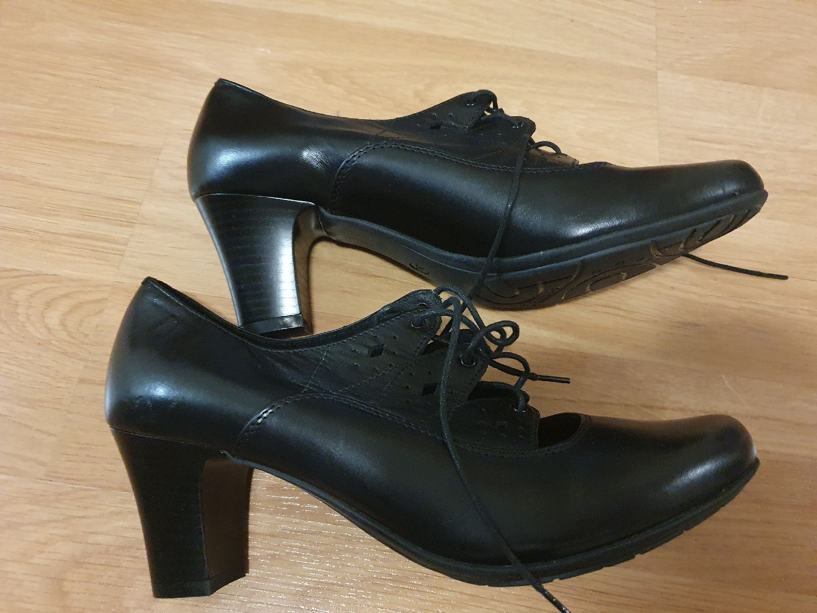 Damenschuhe: neue schwarze Halbschuhe von Lasocki – Neu und originalverpackt aus St. Gallen von 1811123 1