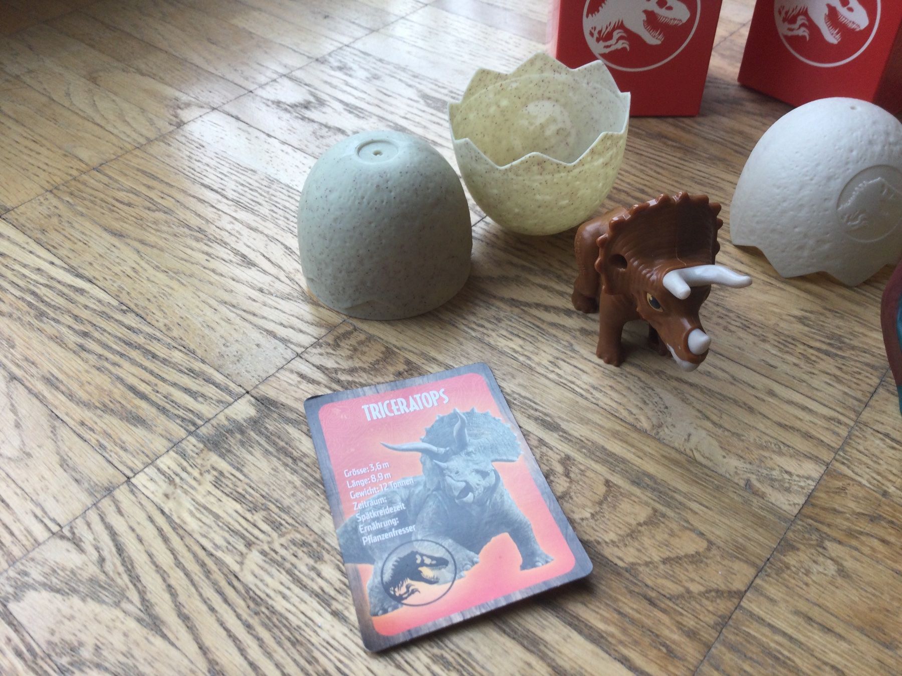 Spielzeuge: Eier mit Dinosaurier, Spielzeug – Gebraucht aus Zürich von ShadowVorlon 3