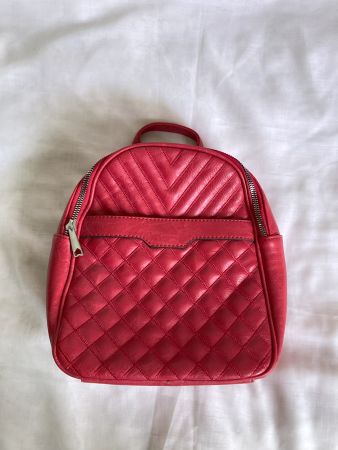 Kleiner roter Rucksack/Sac d'Epaule, Kunstleder, wie neu!