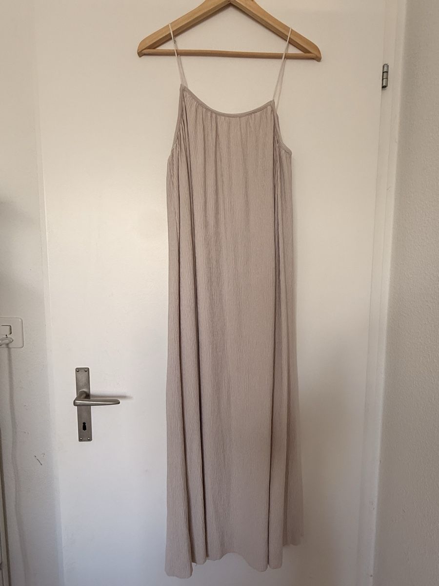 Kleider: Damen Kleid Beige gr S – Gebraucht aus Belp von Lu96