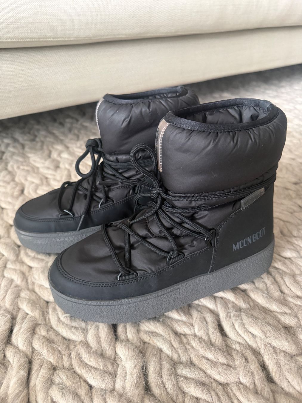 Moon Boot Scarpe da donna: Moon Boot Itrack Low Nylon 37 Neu – Nuovo (secondo la descrizione) da Erlenbach ZH venduto da Pocahoney