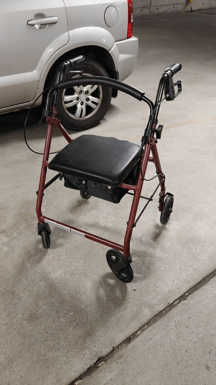 Aides à la marche: Rollator gebraucht zu verkaufen. – D'occasion à Gränichen par rooney90