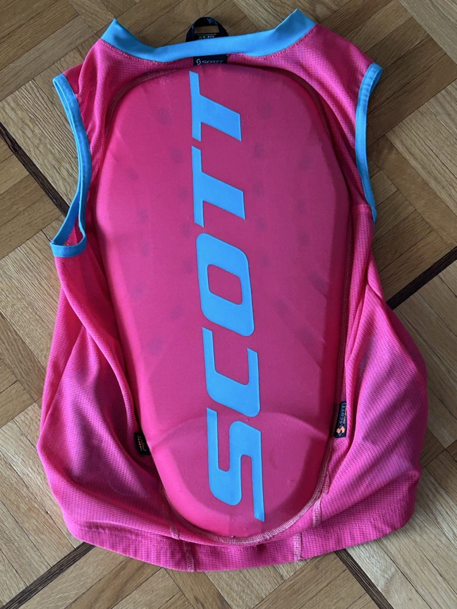 Protections: Scott Soft Actifit Schutzweste Grösse S 140-155cm – D'occasion à Wolhusen par eve_m6cg 2