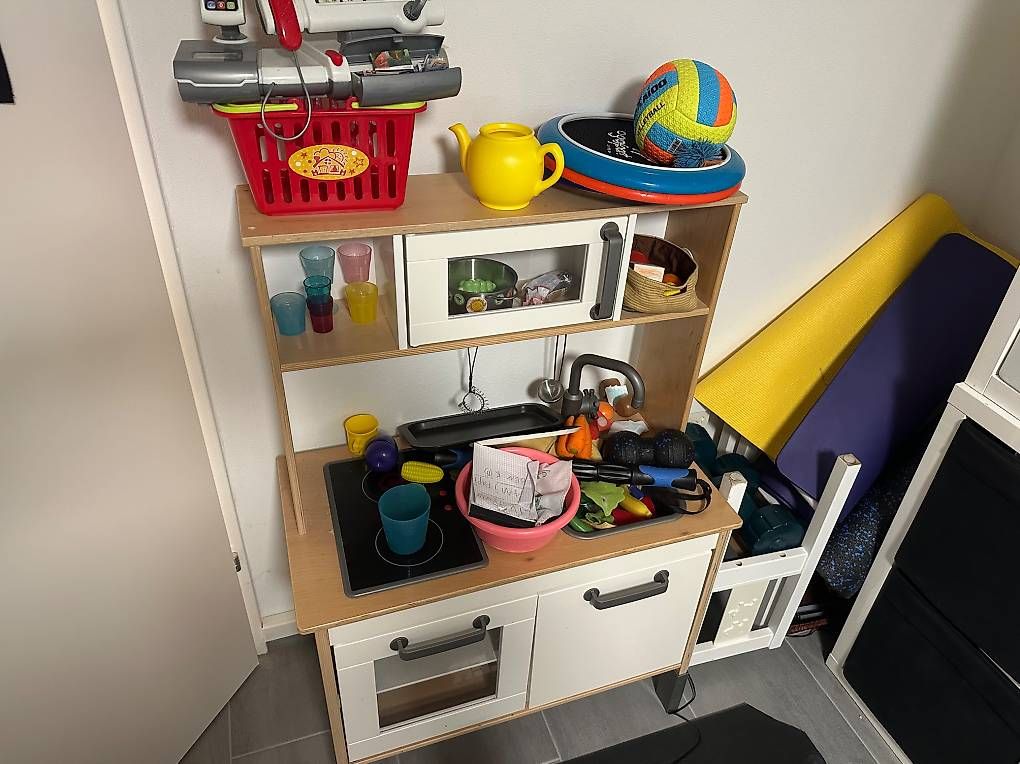 Giocattoli: Gut gebrauchte Ikea Kinder-Spielküche – Usato da Bonstetten venduto da TaylorD
