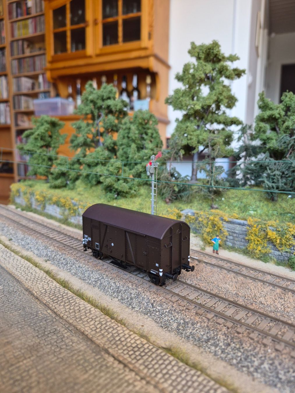 Roco Modellini di ferrovie: Roco 66893, SNCF gedeckter Güterwagen – Nuovo e nell'imballaggio originale da Yverdon-les-Bains venduto da far_cs8v 1