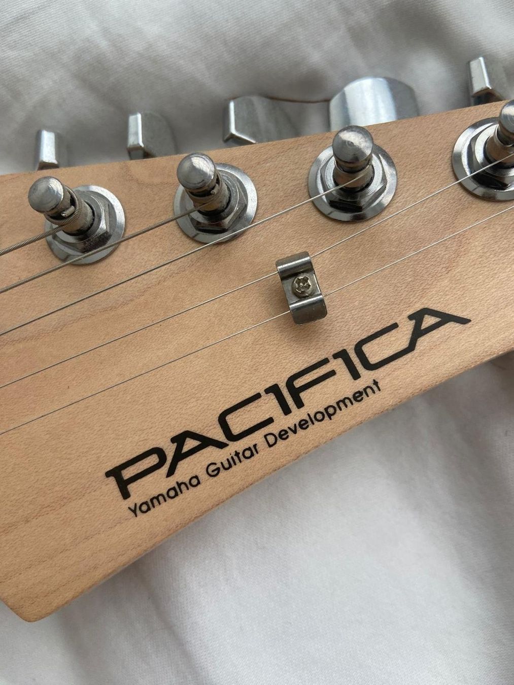 Yamaha Strumenti musicali: Guitare électrique Yamaha Pacifica 120H, blanche – Usato da Le Noirmont venduto da mat_k9lv 2