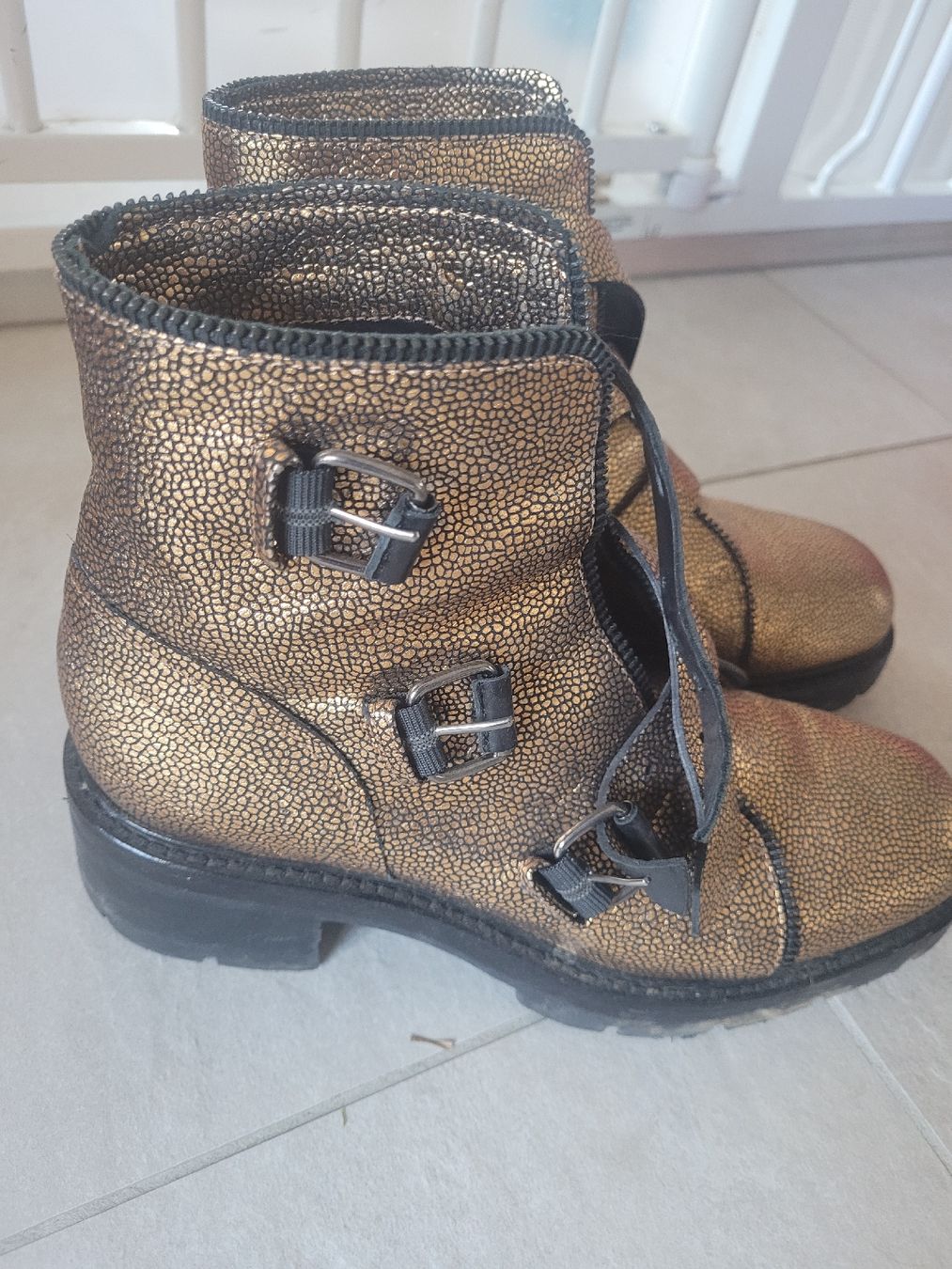 Scarpe da donna: Bottes couleur bronze, excellent état – Usato da Yverdon-les-bains venduto da sma_c6wn 1
