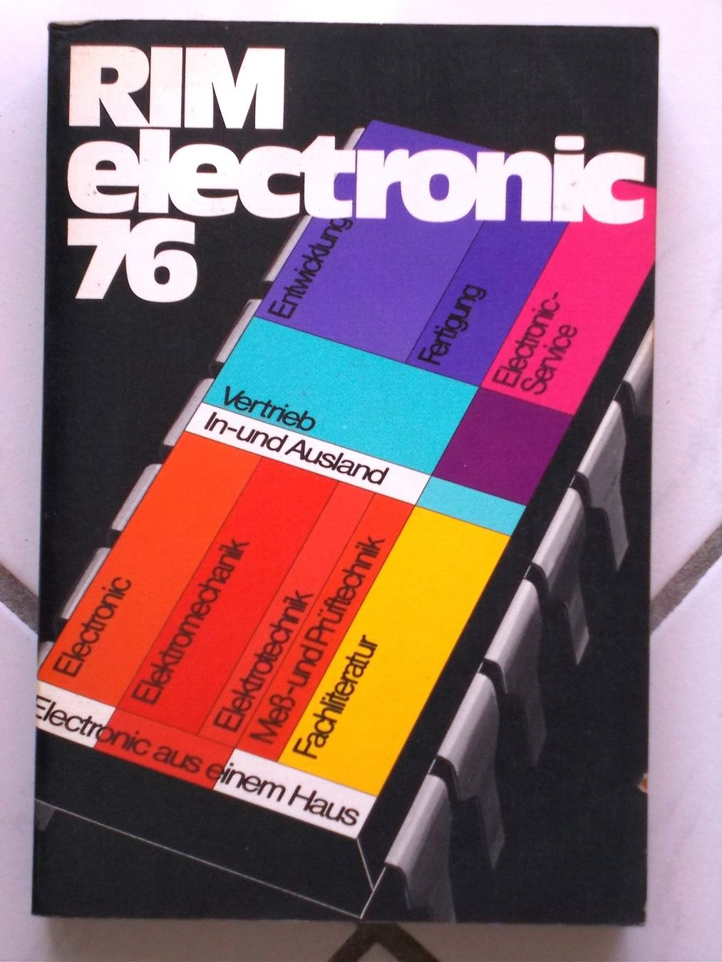 Libri: RIM-electronic Jahrbuch-Katalog 1976 – Usato da Zwingen venduto da Celerio100