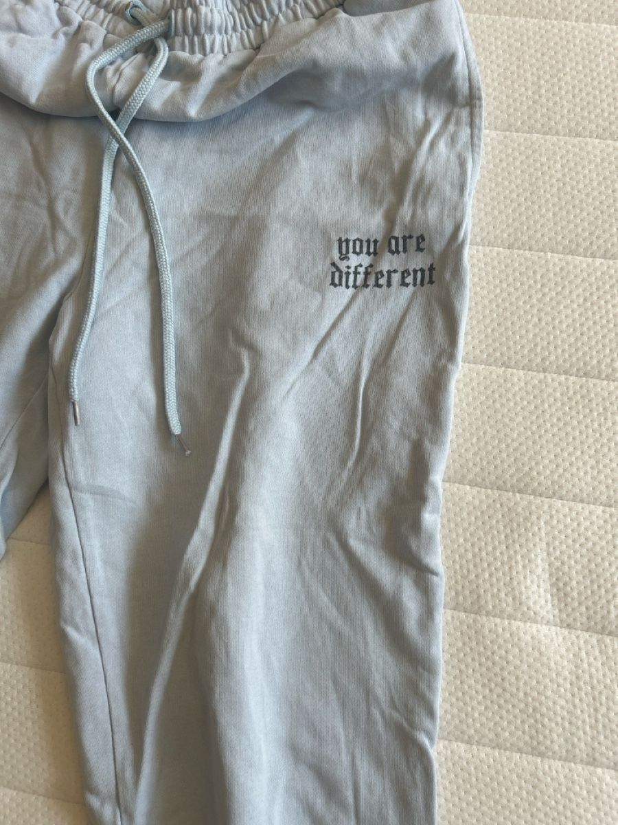 Bershka Pantaloni: Trainerhose Grösse M – Usato da Samstagern venduto da Dufman 3
