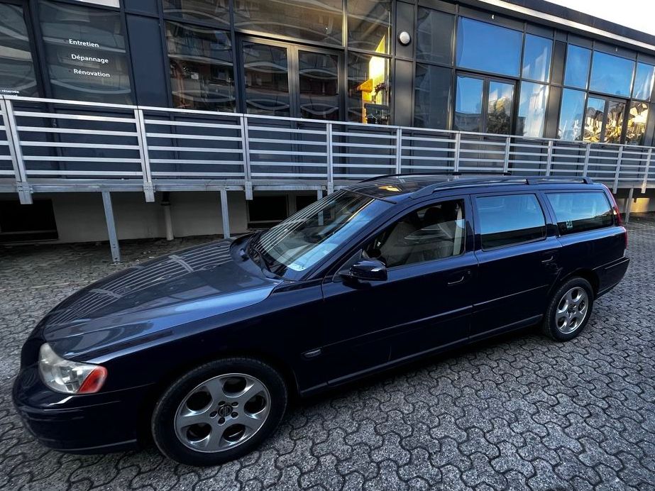 Volvo Automobili: Volvo V70 – Difettoso da Lausanne venduto da ell_y6j2