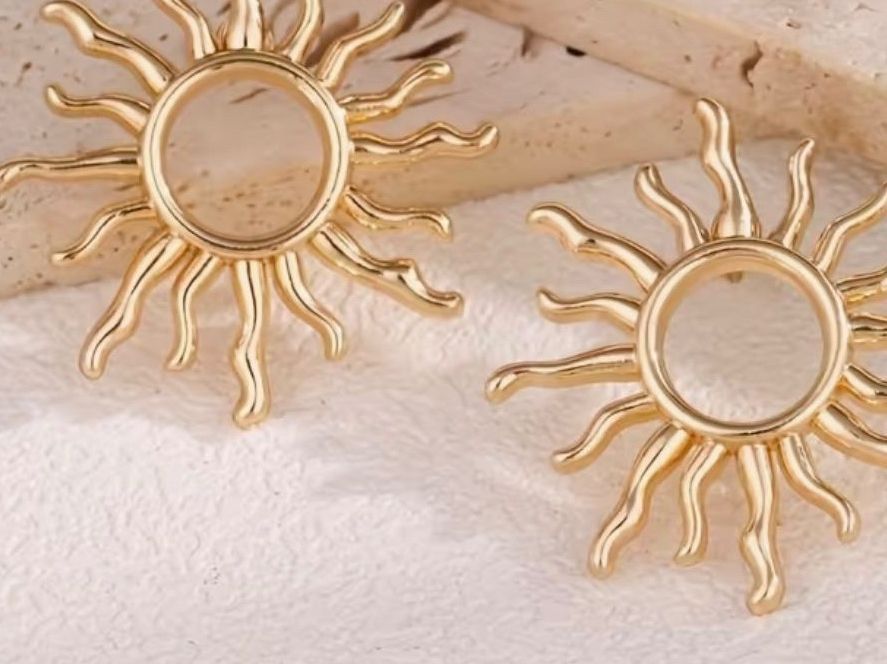 Orecchini pendenti & Orecchini a lobo: Sonnige Ohrringe, goldfarben – Nuovo e nell'imballaggio originale da Saanen venduto da SoniaMichaela 1