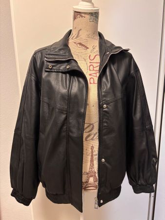 Lederoptik Jacke schwarz Oversize Grösse XS neuwertig