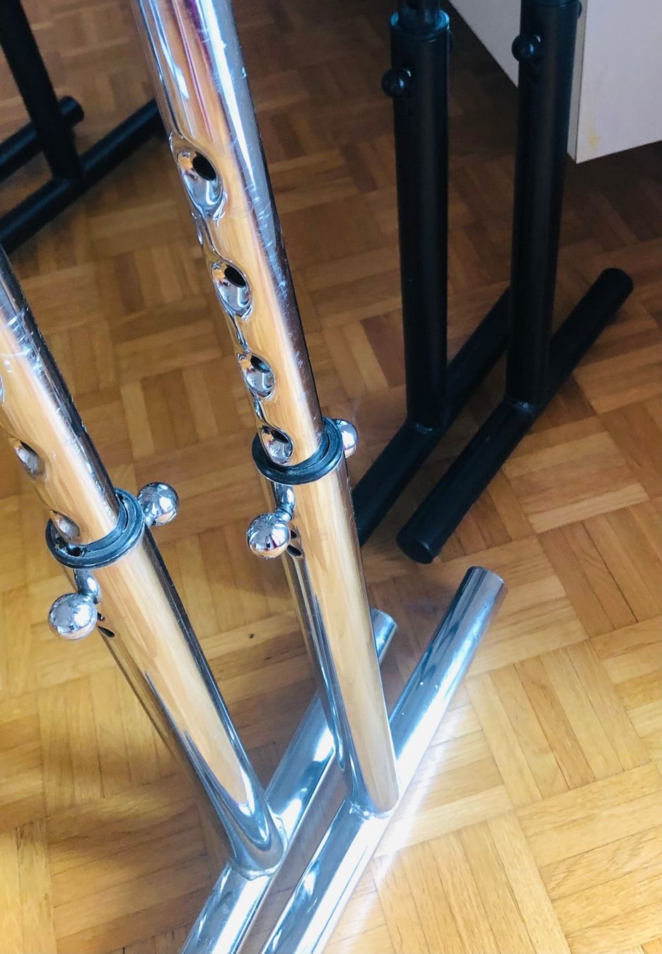 Autres meubles de bureau: 2 Paar Tischböckli – D'occasion à Mülligen par kj__6qwh 1
