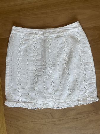 Mini Jupe blanche brodée taille XS/S bon état