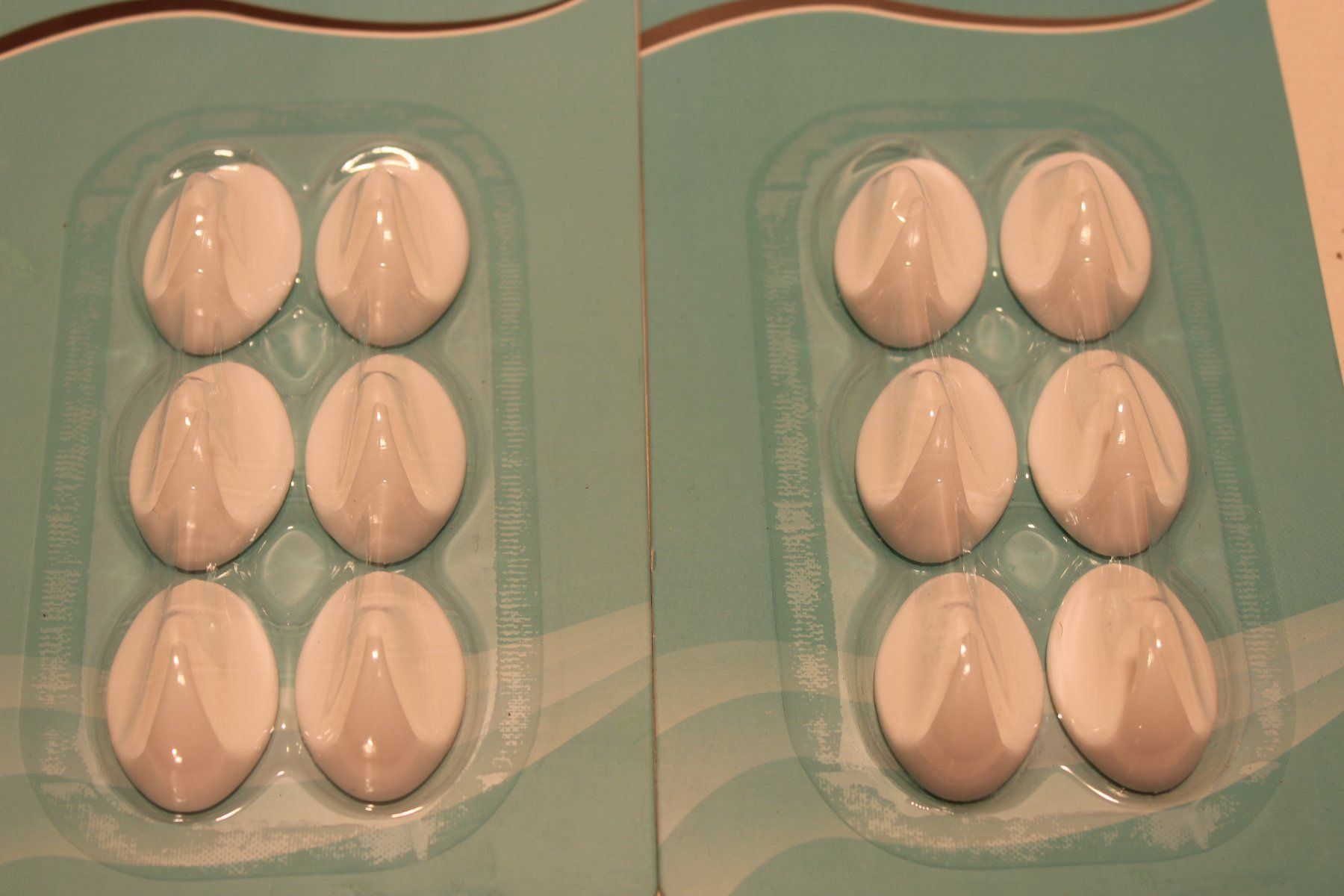 Eisenwaren: 12x Klebehaken, weiss – Neu und originalverpackt aus Fehraltorf von haefens 1