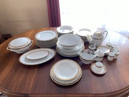 Service complet de vaisselle en porcelaine de Limoges