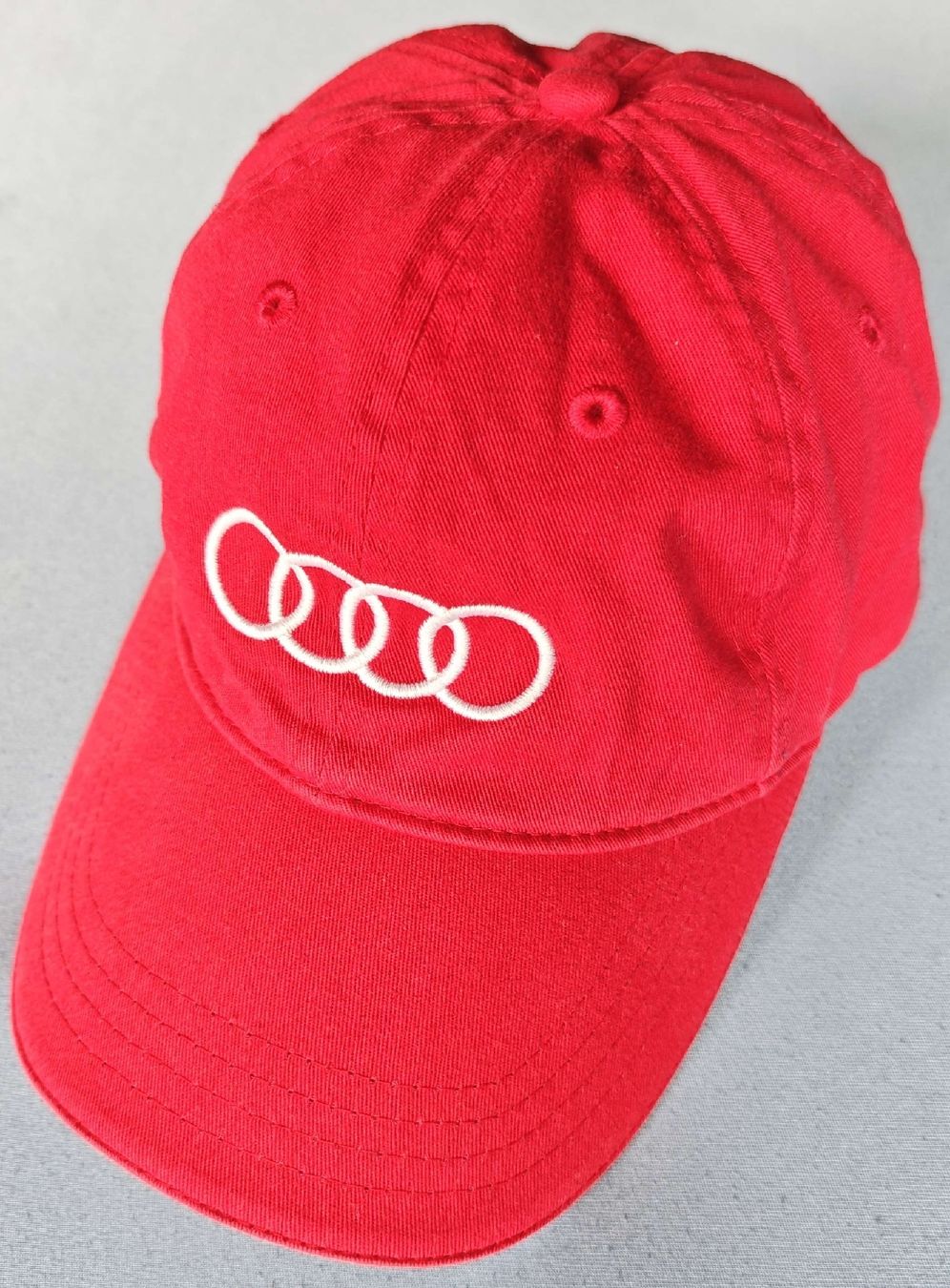 Audi Copricapi, berretti & cappellini: Audi Quattro Cap rot – Usato da Herisau venduto da byToxiiiical