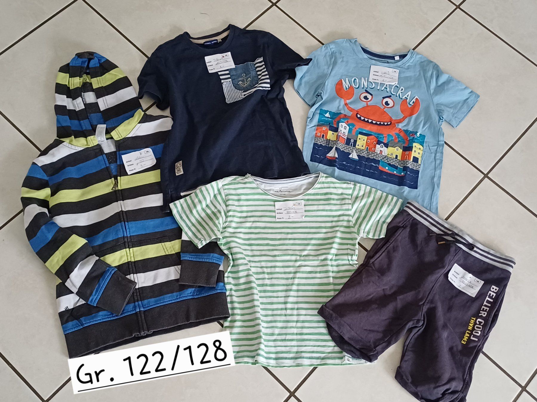 Lotti & Set di vestiti: Sommerpaket Gr. 122/128 – Usato da Dietwil venduto da dari2008