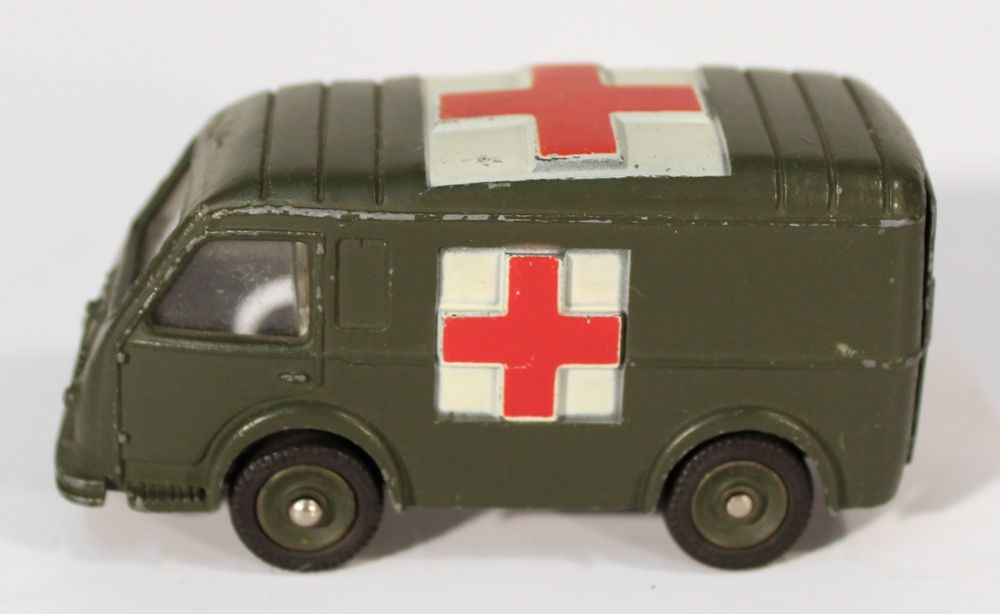 Dinky Toys Réf 80F - Renault Goelette Ambulance Militaire, Vert Armée, échelle 1/43