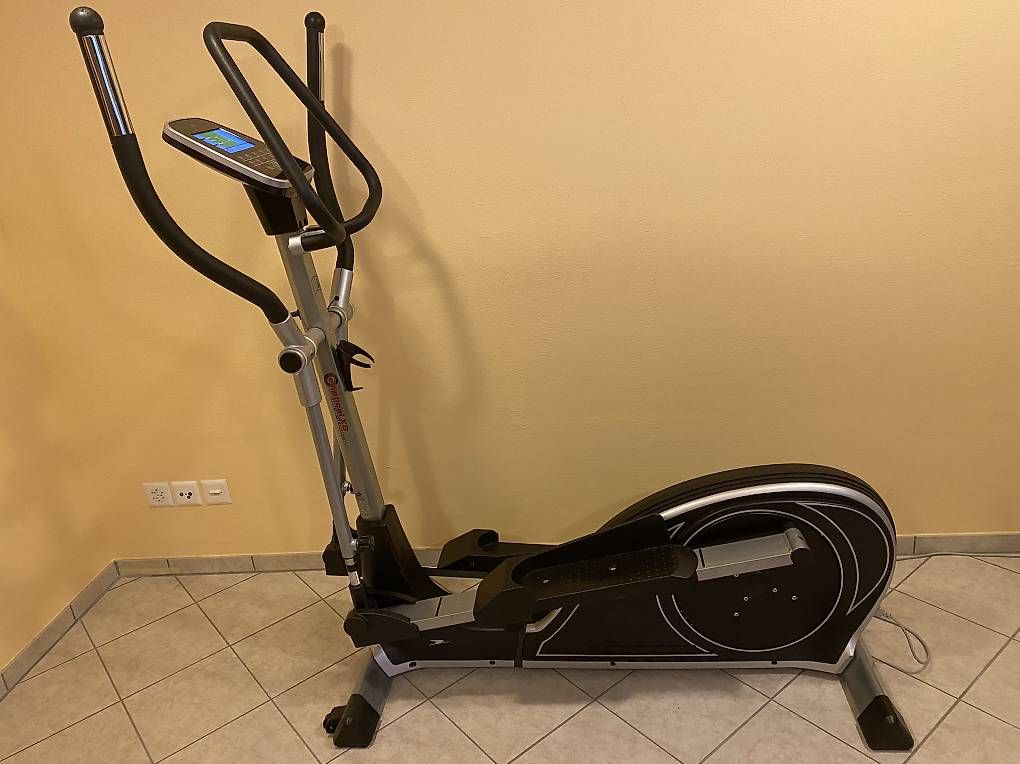 Vélos d'appartement: Crosstrainer Ergometer – D'occasion à Lüchingen par ebkaufsuche