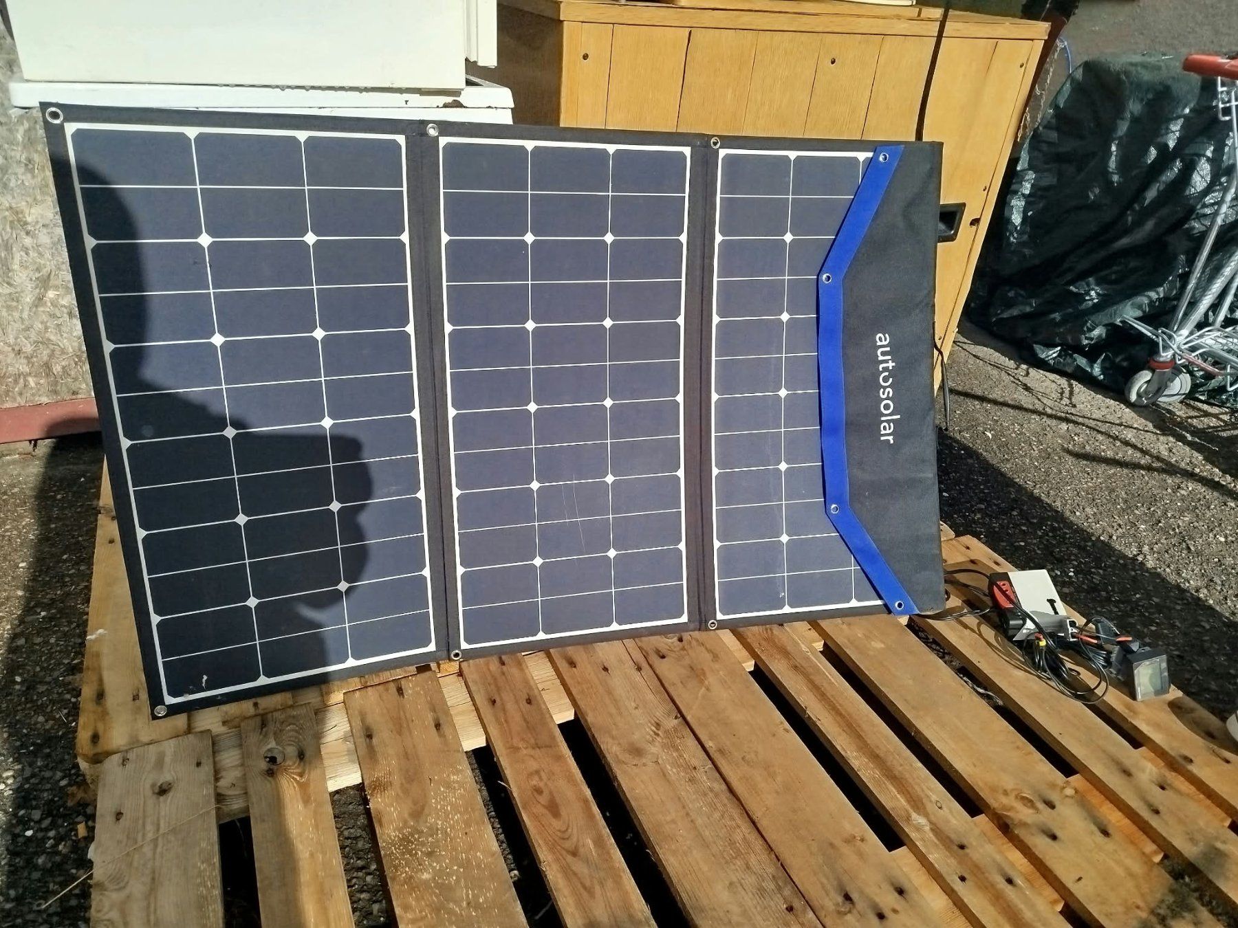 Dispositivi a energia solare: Ensemble Autosolar – Usato da La Chaux-de-Fonds venduto da Emmaus2300CDF 2