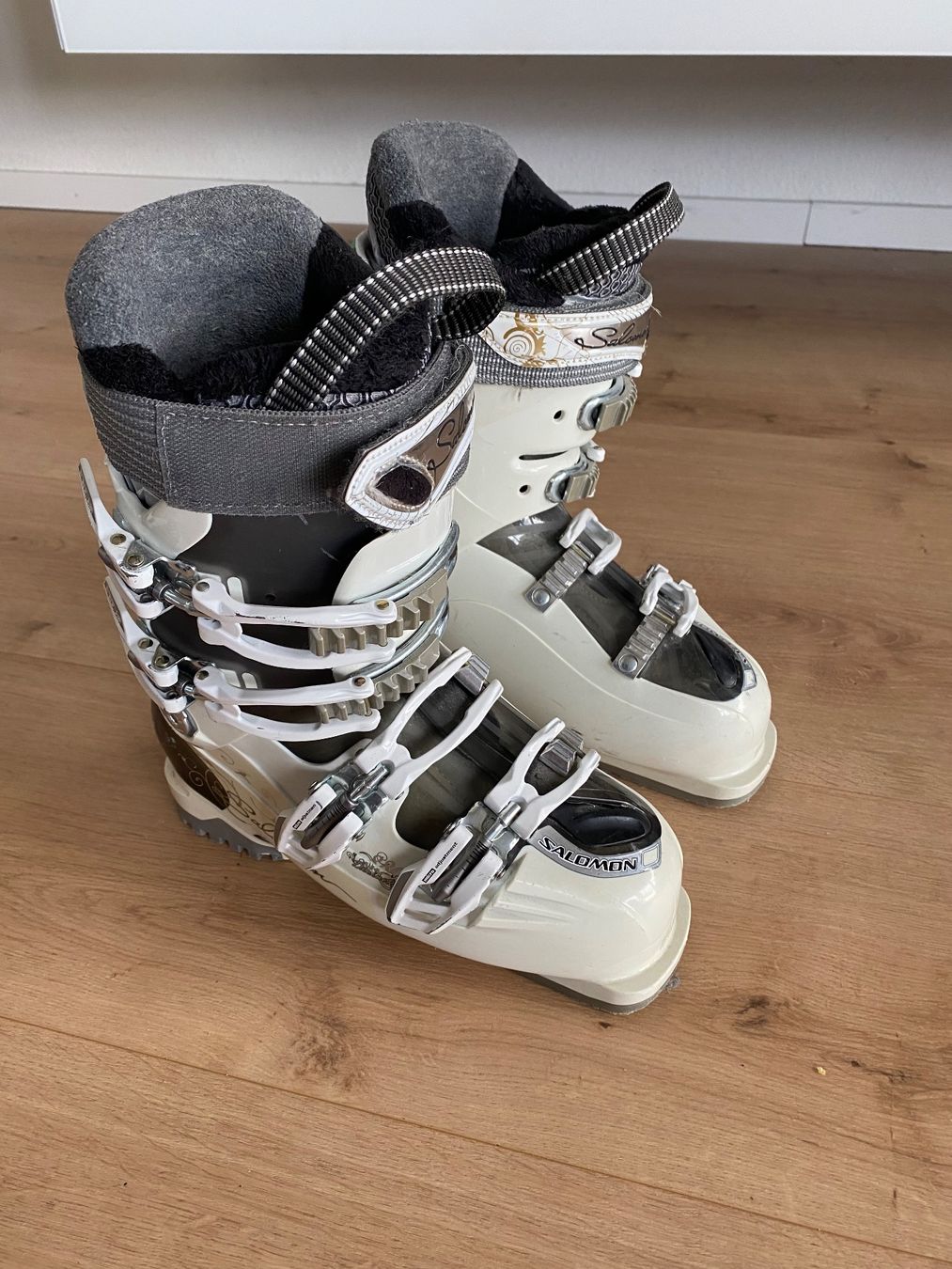Salomon Scarpe da donna: Skischuh Salomon 24.5 – Usato da Aesch ZH venduto da racer1 1