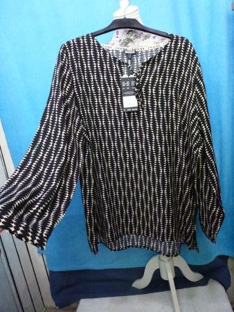 BLUSE LANGARM NEU MIT ETIKETT GR 46 SCHWARZ WEISS SCHLITZ